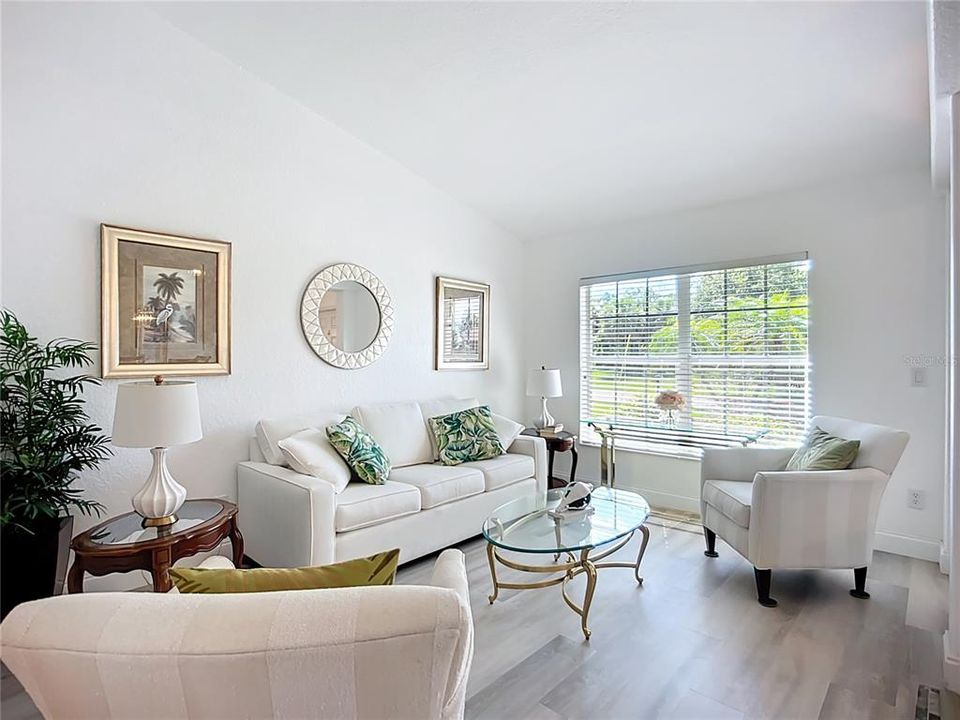 For Rent: $2,400 (3 beds, 2 baths, 2006 Square Feet)