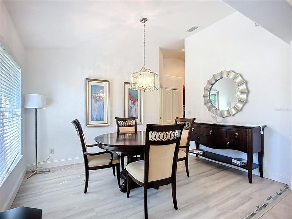 For Rent: $2,400 (3 beds, 2 baths, 2006 Square Feet)