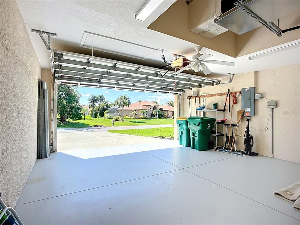 For Rent: $2,400 (3 beds, 2 baths, 2006 Square Feet)