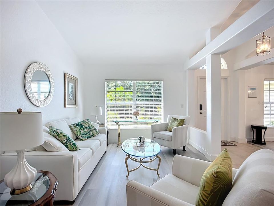 For Rent: $2,400 (3 beds, 2 baths, 2006 Square Feet)