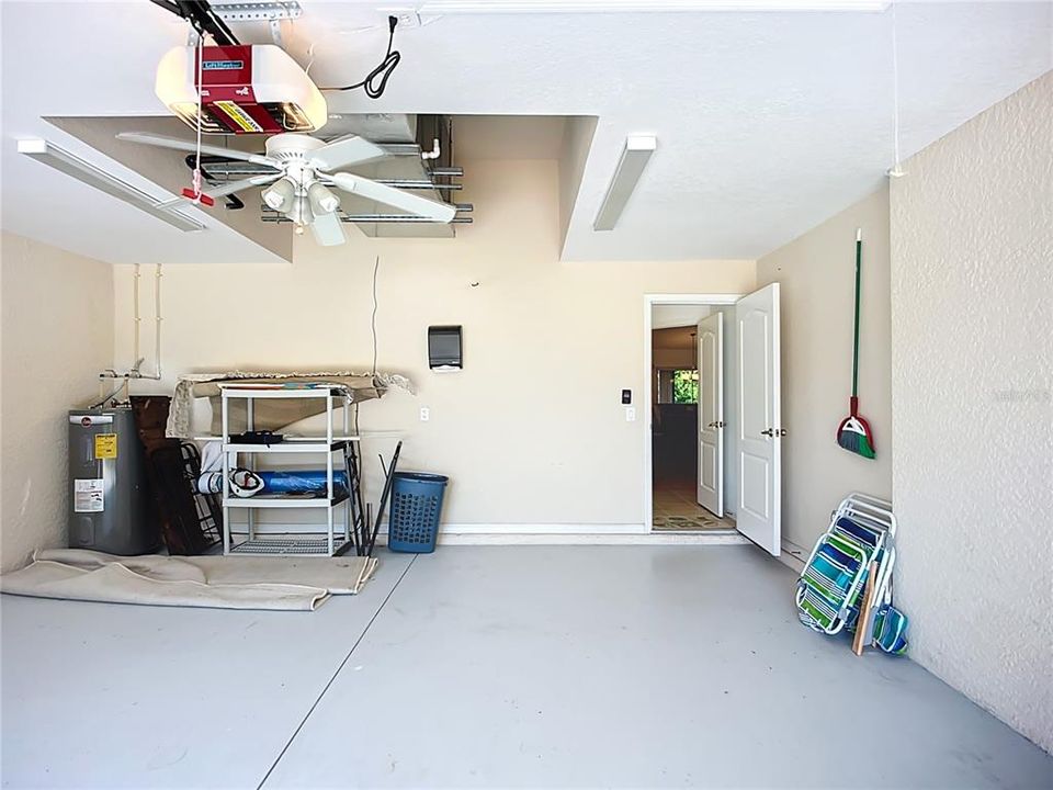 For Rent: $2,400 (3 beds, 2 baths, 2006 Square Feet)
