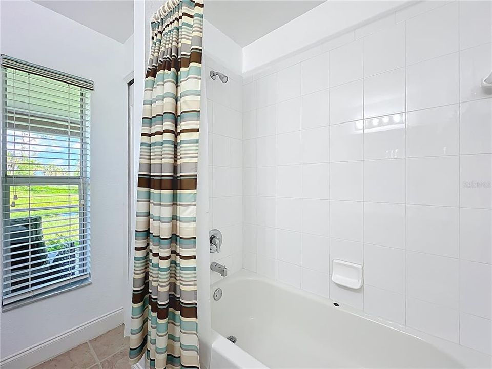 For Rent: $2,400 (3 beds, 2 baths, 2006 Square Feet)