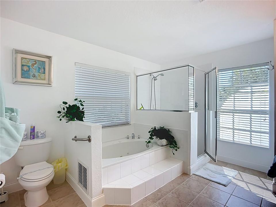 For Rent: $2,400 (3 beds, 2 baths, 2006 Square Feet)