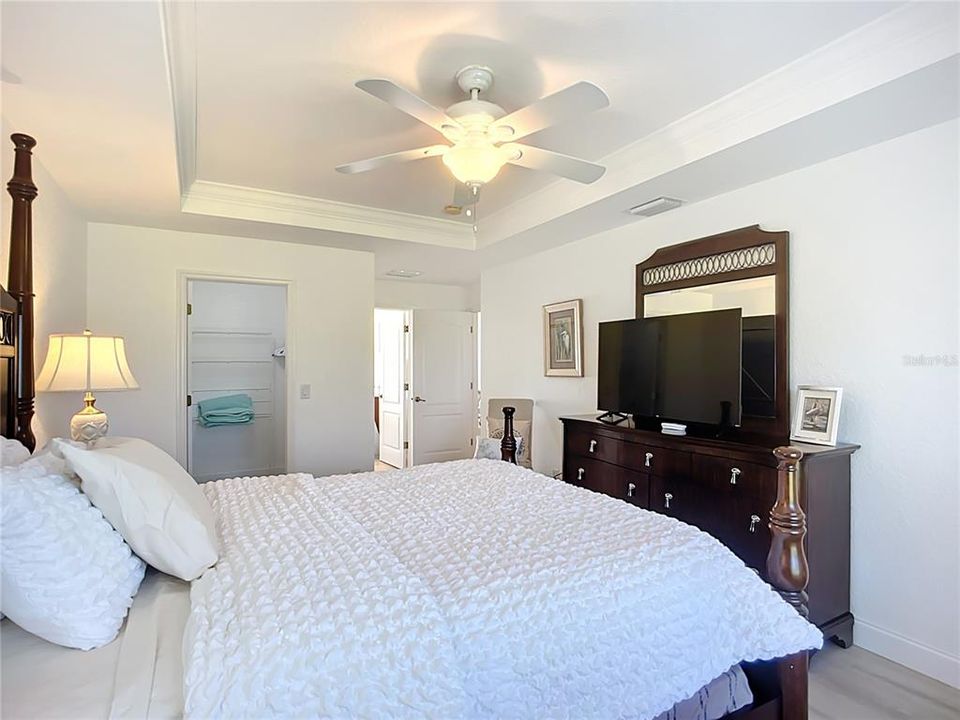 For Rent: $2,400 (3 beds, 2 baths, 2006 Square Feet)