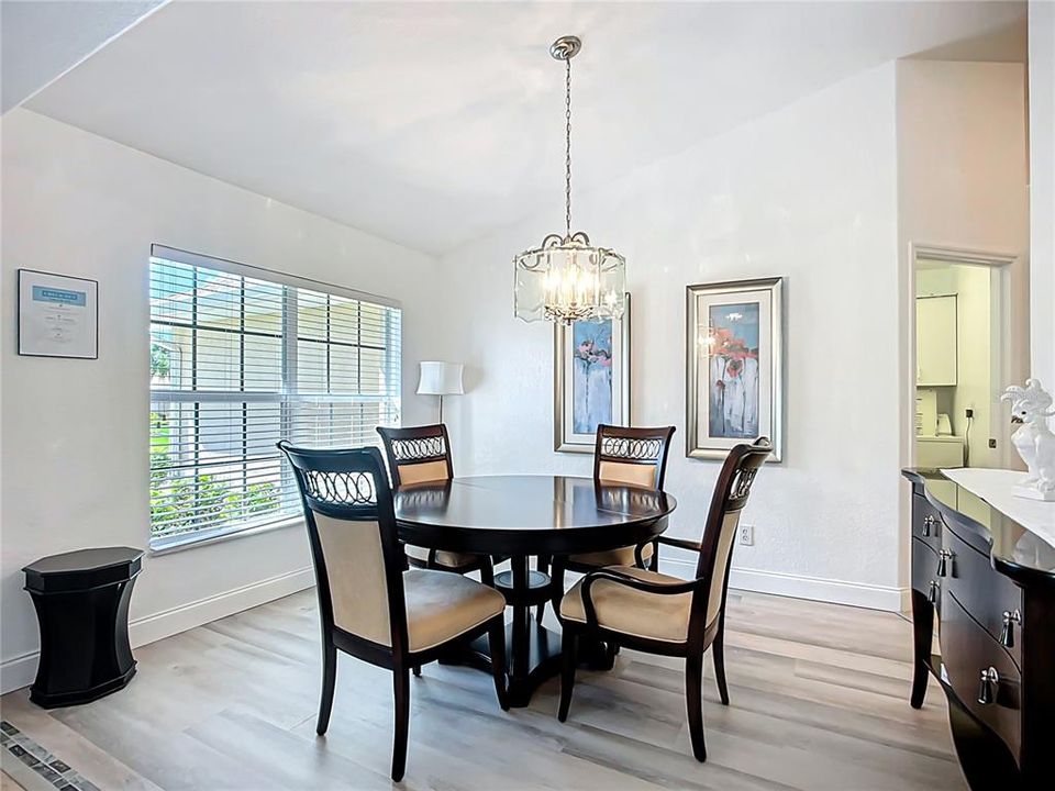 For Rent: $2,400 (3 beds, 2 baths, 2006 Square Feet)