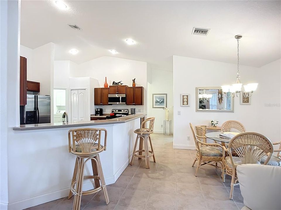 For Rent: $2,400 (3 beds, 2 baths, 2006 Square Feet)