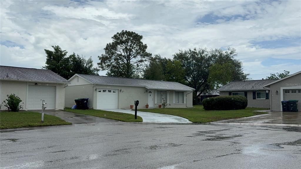 For Sale: $319,900 (2 beds, 2 baths, 1070 Square Feet)