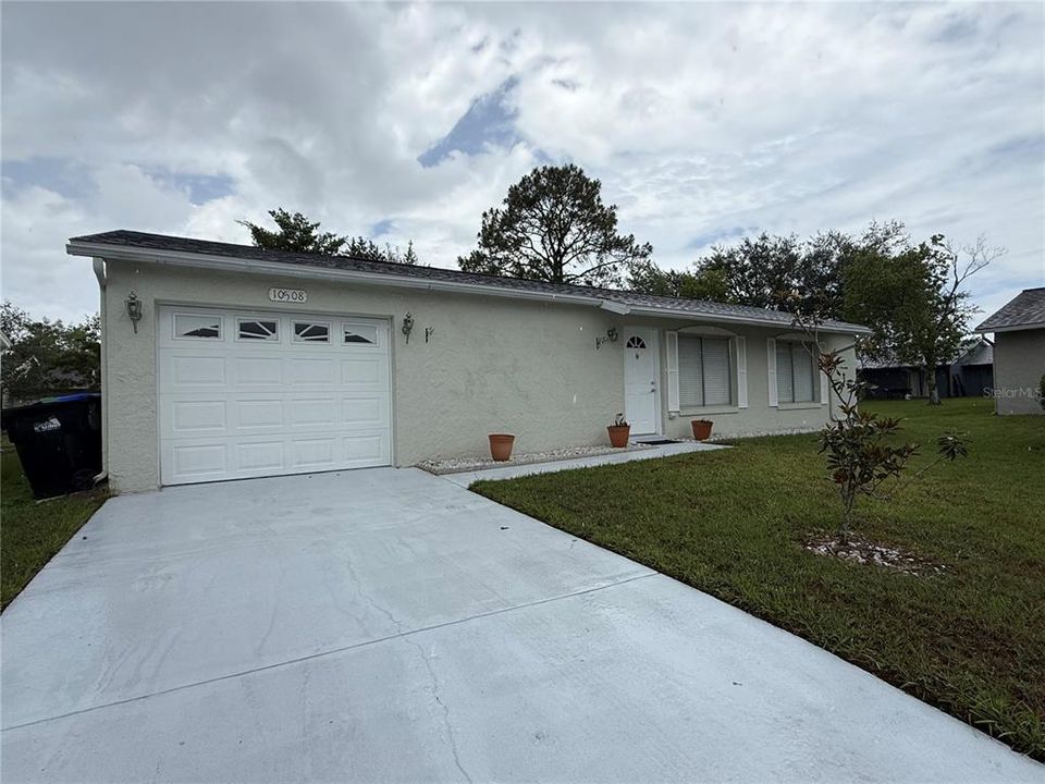 For Sale: $319,900 (2 beds, 2 baths, 1070 Square Feet)