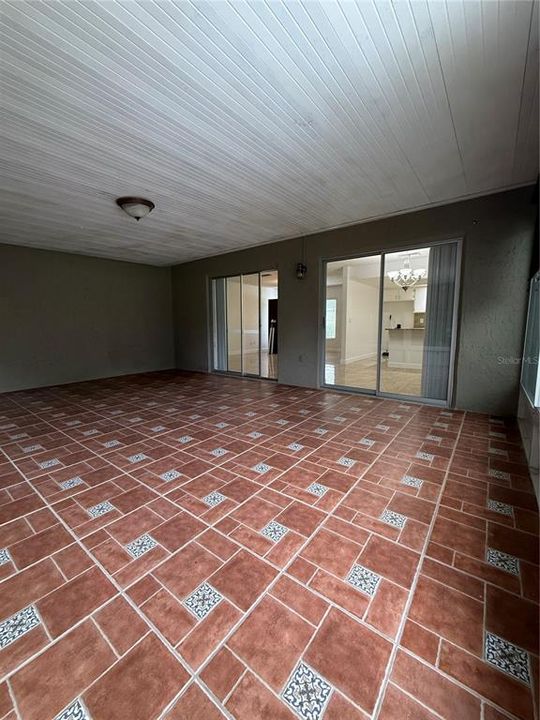 For Sale: $319,900 (2 beds, 2 baths, 1070 Square Feet)
