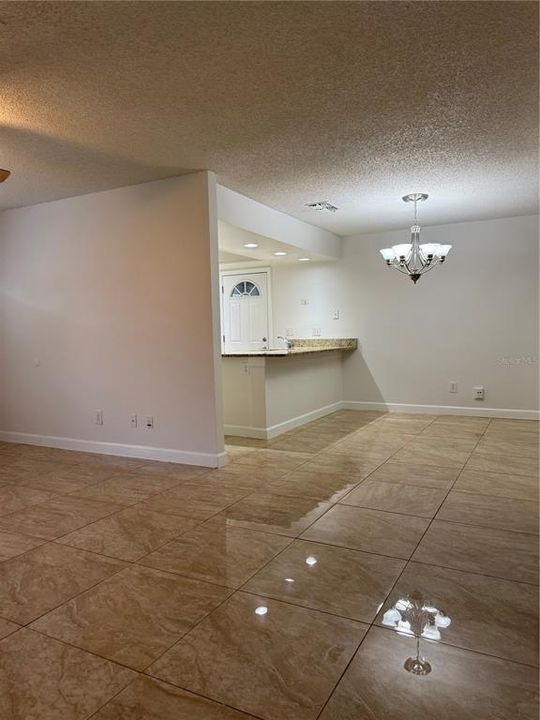 For Sale: $319,900 (2 beds, 2 baths, 1070 Square Feet)