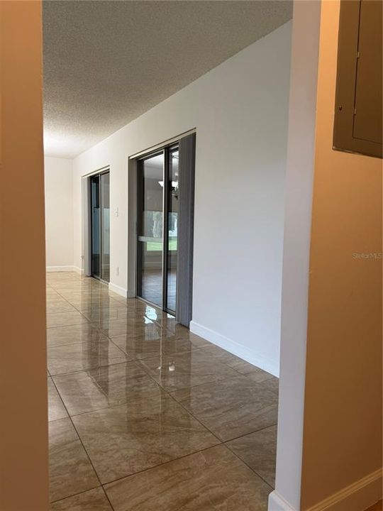 For Sale: $319,900 (2 beds, 2 baths, 1070 Square Feet)