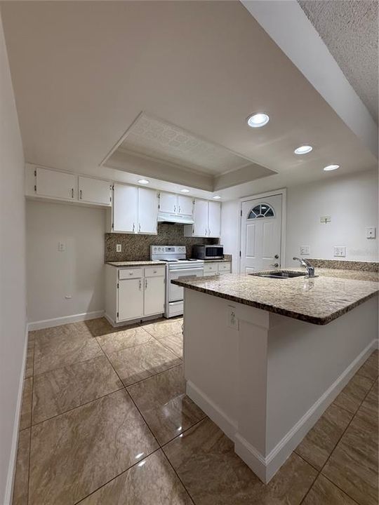 For Sale: $319,900 (2 beds, 2 baths, 1070 Square Feet)