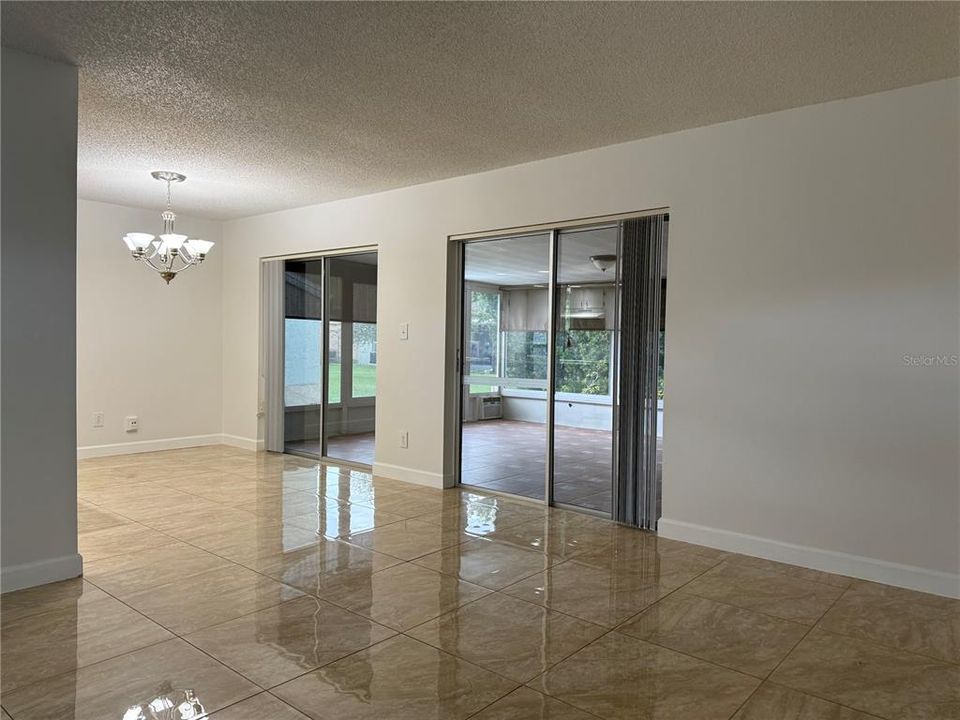 For Sale: $319,900 (2 beds, 2 baths, 1070 Square Feet)