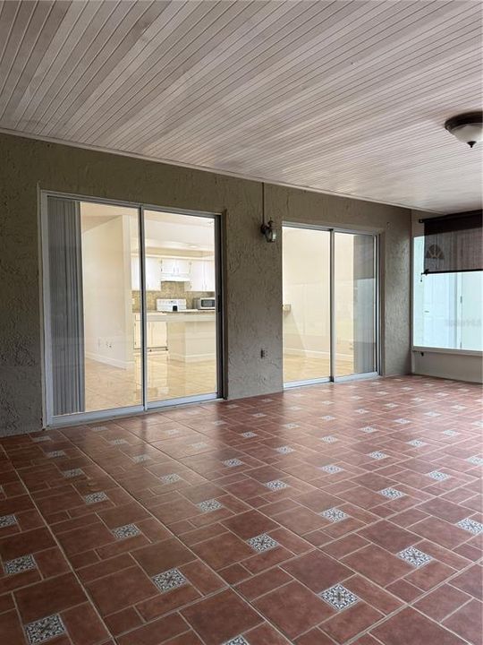For Sale: $319,900 (2 beds, 2 baths, 1070 Square Feet)