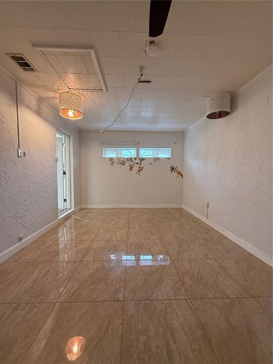 For Sale: $319,900 (2 beds, 2 baths, 1070 Square Feet)
