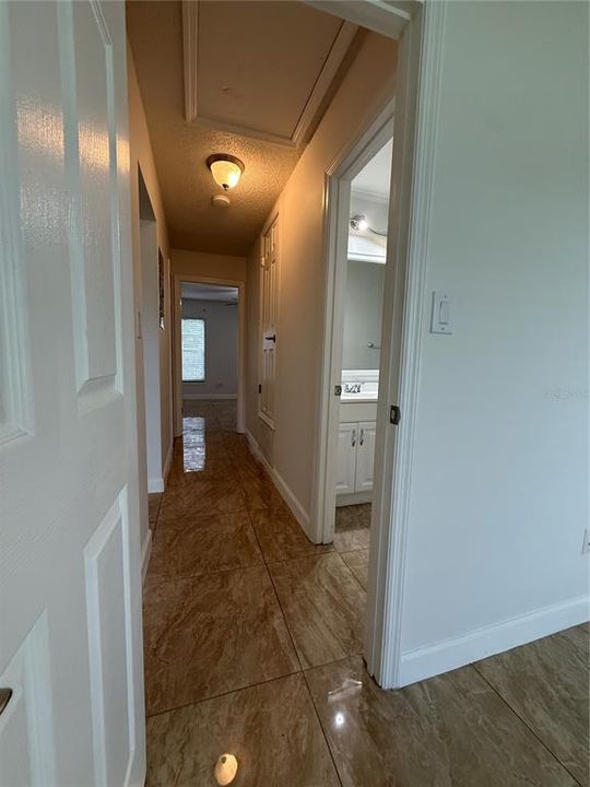For Sale: $319,900 (2 beds, 2 baths, 1070 Square Feet)