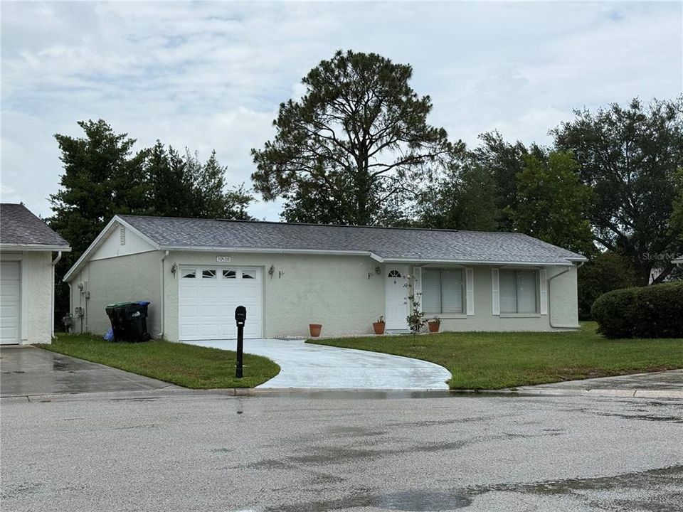 For Sale: $319,900 (2 beds, 2 baths, 1070 Square Feet)
