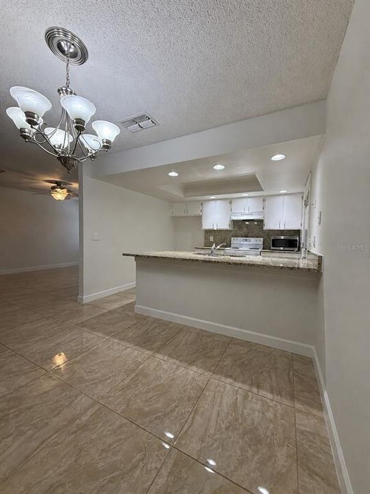 For Sale: $319,900 (2 beds, 2 baths, 1070 Square Feet)