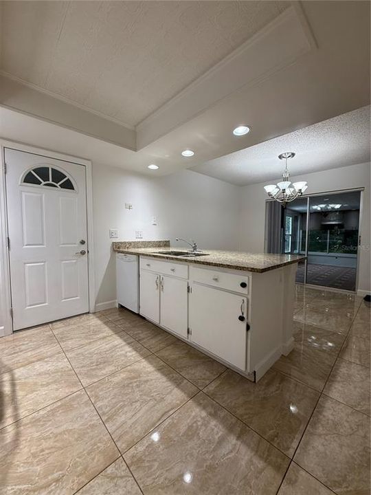 For Sale: $319,900 (2 beds, 2 baths, 1070 Square Feet)