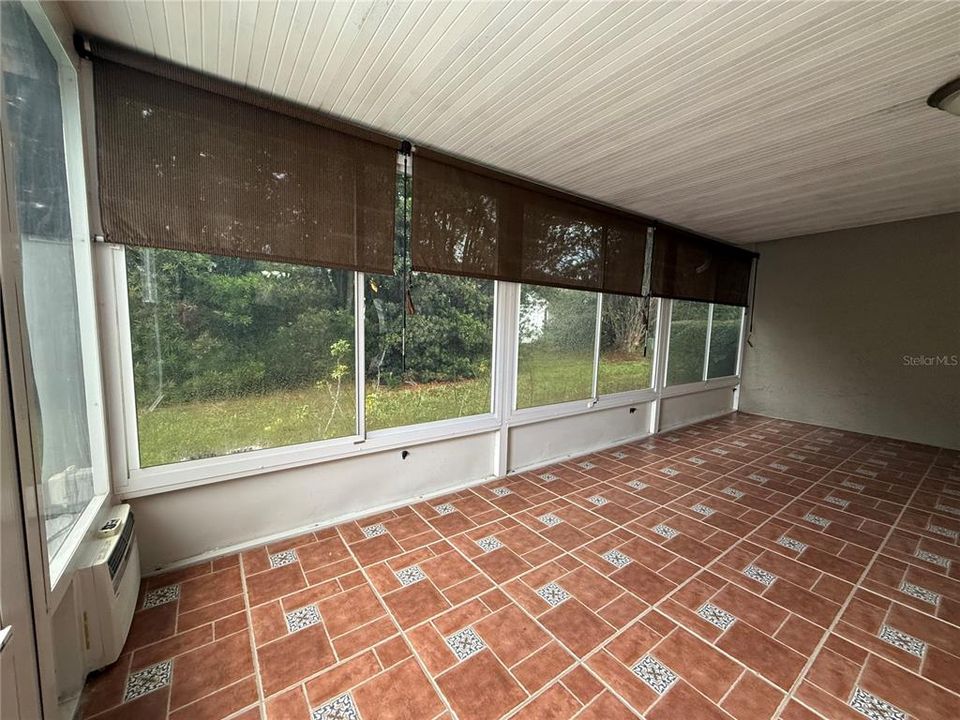 For Sale: $319,900 (2 beds, 2 baths, 1070 Square Feet)