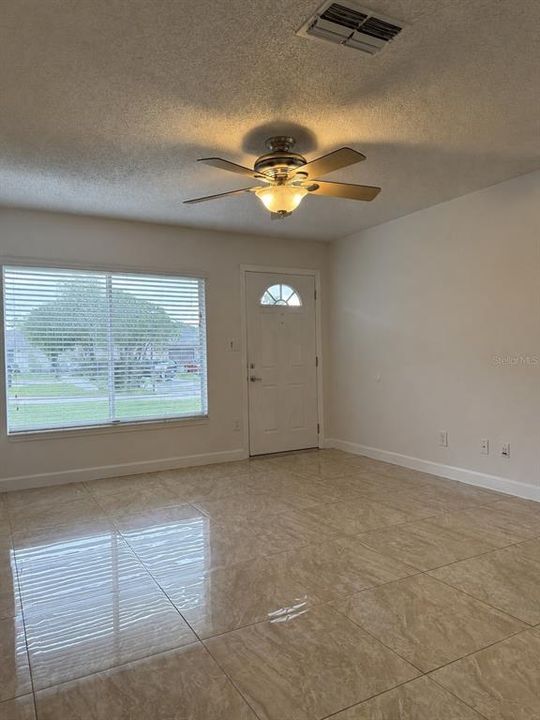 For Sale: $319,900 (2 beds, 2 baths, 1070 Square Feet)