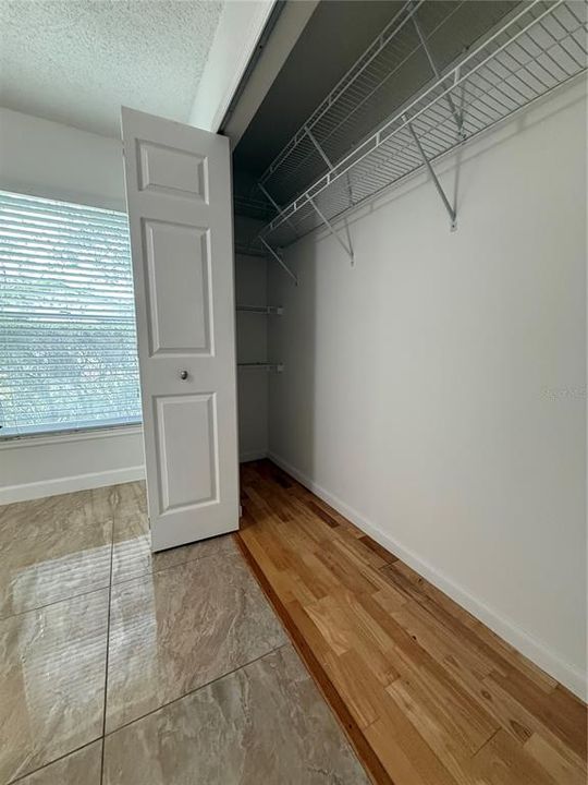 For Sale: $319,900 (2 beds, 2 baths, 1070 Square Feet)