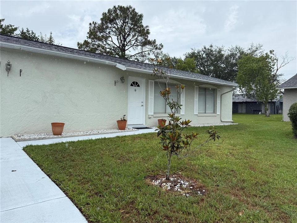 For Sale: $319,900 (2 beds, 2 baths, 1070 Square Feet)