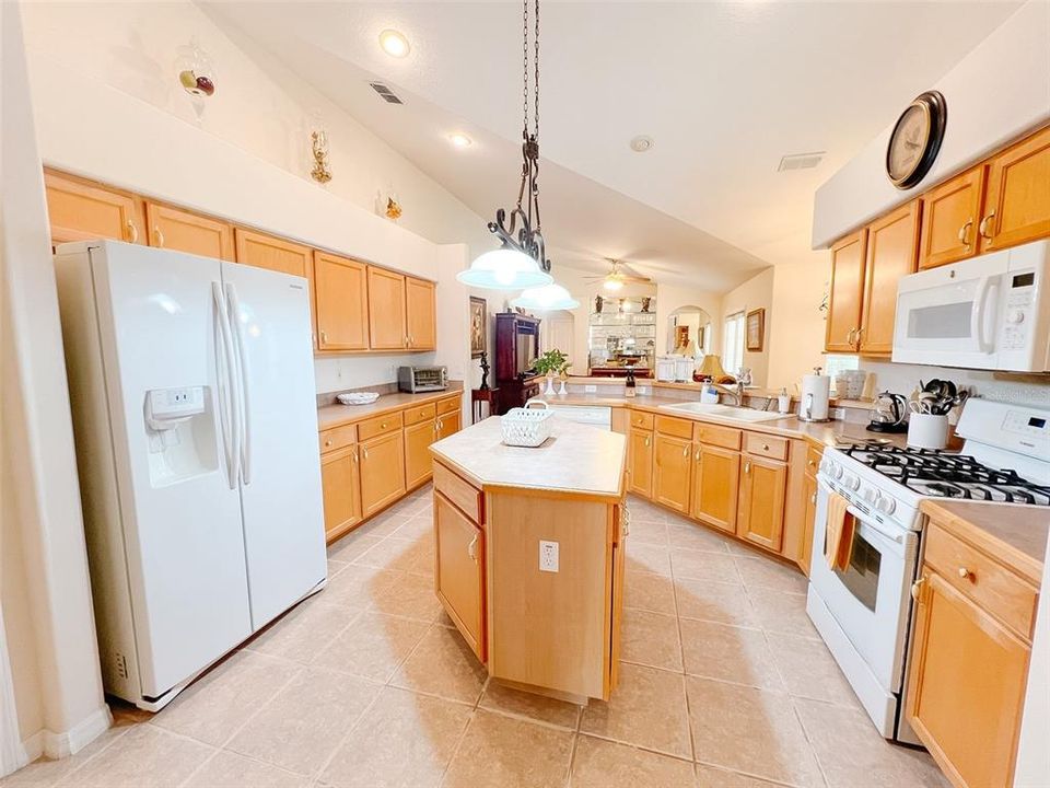 For Sale: $535,000 (4 beds, 3 baths, 2254 Square Feet)