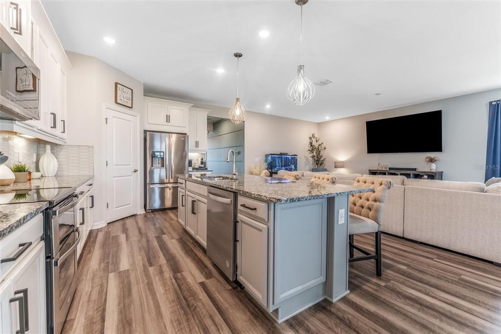 En Venta: $499,000 (4 camas, 3 baños, 2213 Pies cuadrados)