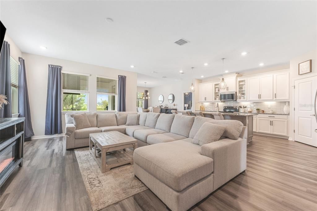 En Venta: $499,000 (4 camas, 3 baños, 2213 Pies cuadrados)