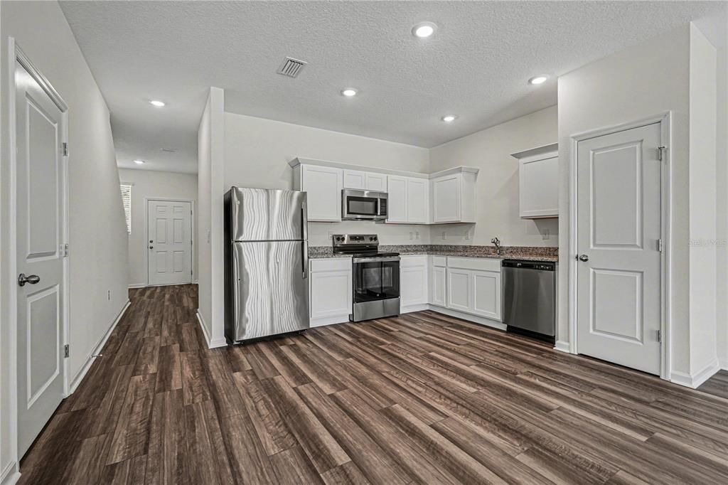 For Rent: $1,520 (3 beds, 2 baths, 1386 Square Feet)