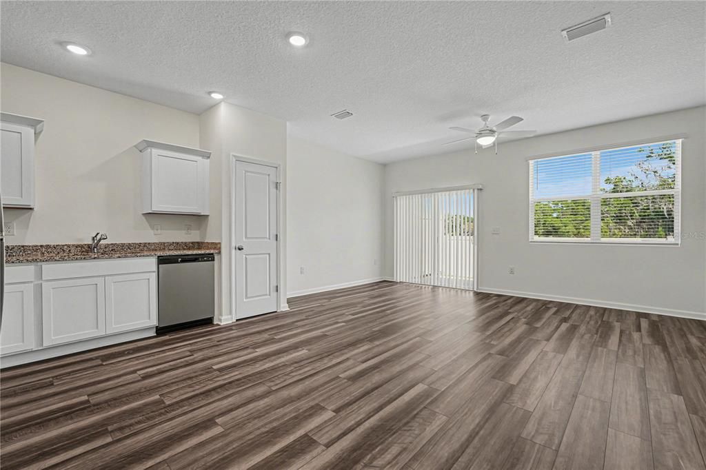 For Rent: $1,520 (3 beds, 2 baths, 1386 Square Feet)