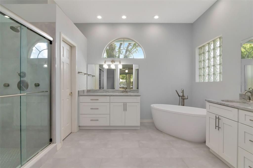 For Sale: $400,000 (4 beds, 2 baths, 2365 Square Feet)