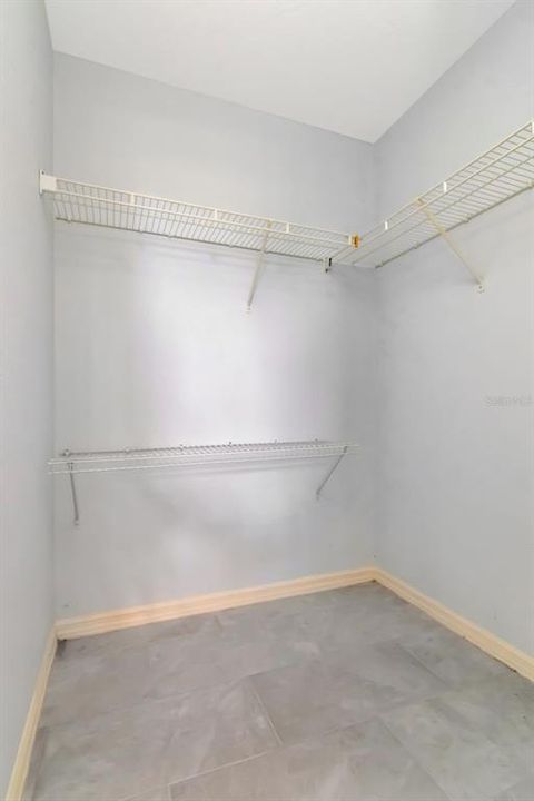 For Sale: $400,000 (4 beds, 2 baths, 2365 Square Feet)