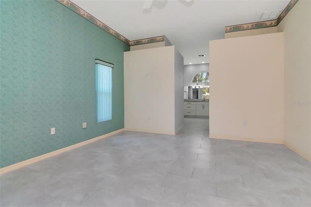 For Sale: $400,000 (4 beds, 2 baths, 2365 Square Feet)