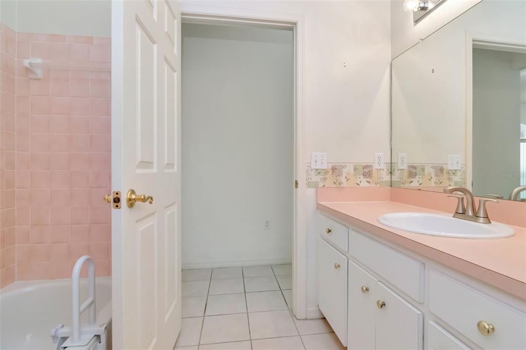 For Sale: $400,000 (4 beds, 2 baths, 2365 Square Feet)