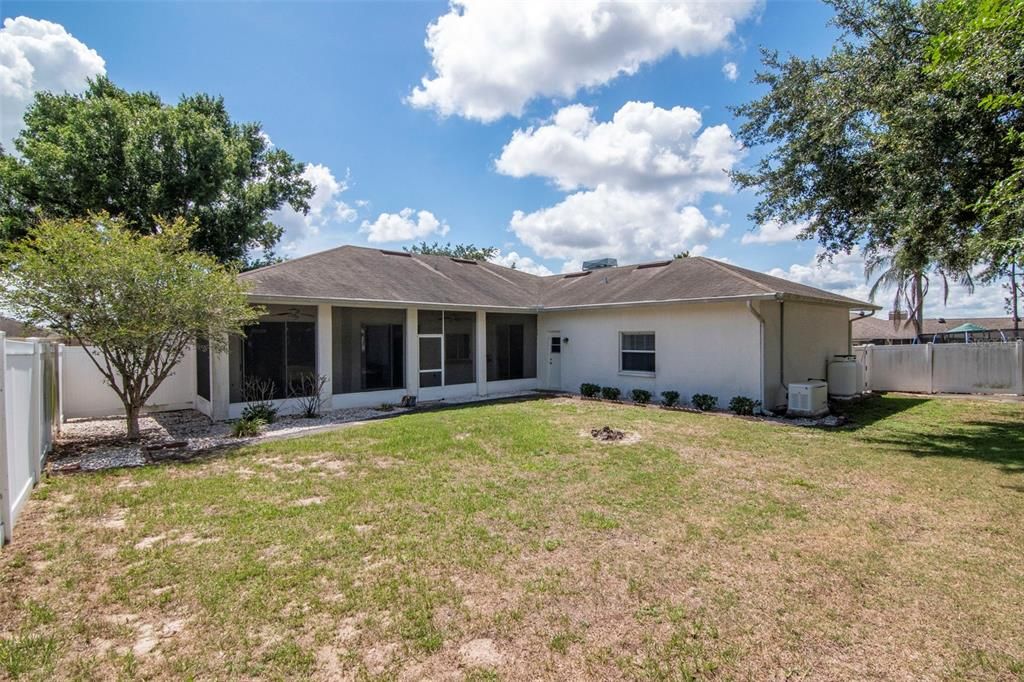 For Sale: $400,000 (4 beds, 2 baths, 2365 Square Feet)