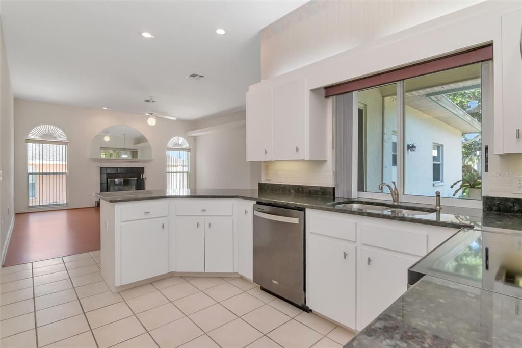 For Sale: $400,000 (4 beds, 2 baths, 2365 Square Feet)