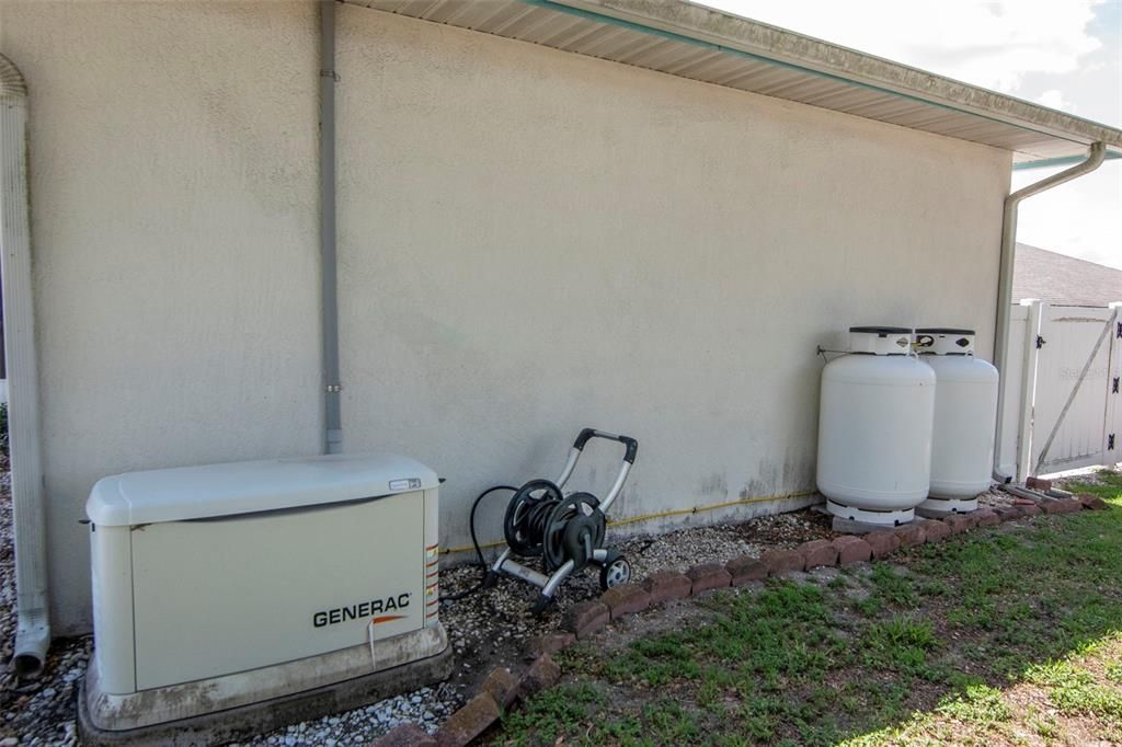 For Sale: $400,000 (4 beds, 2 baths, 2365 Square Feet)