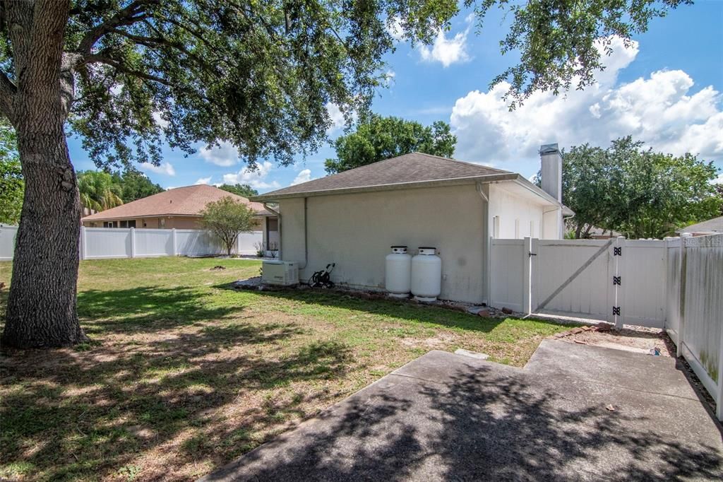 For Sale: $400,000 (4 beds, 2 baths, 2365 Square Feet)