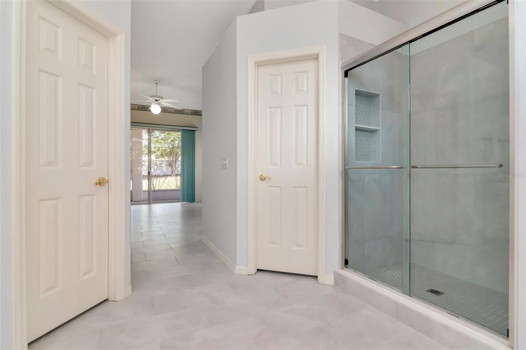 For Sale: $400,000 (4 beds, 2 baths, 2365 Square Feet)