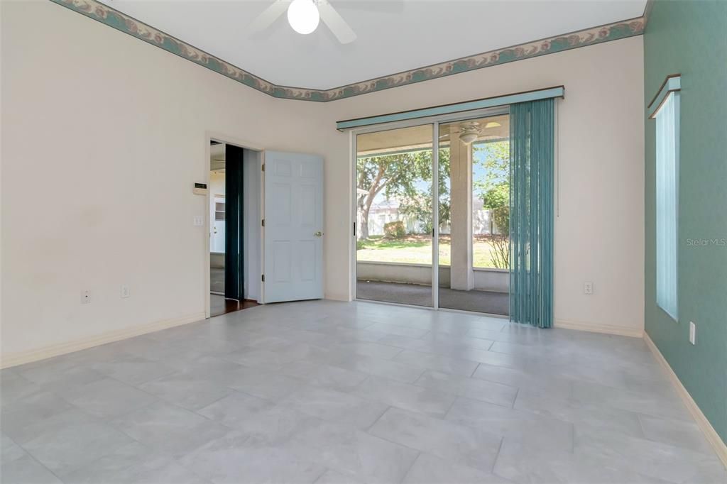 For Sale: $400,000 (4 beds, 2 baths, 2365 Square Feet)