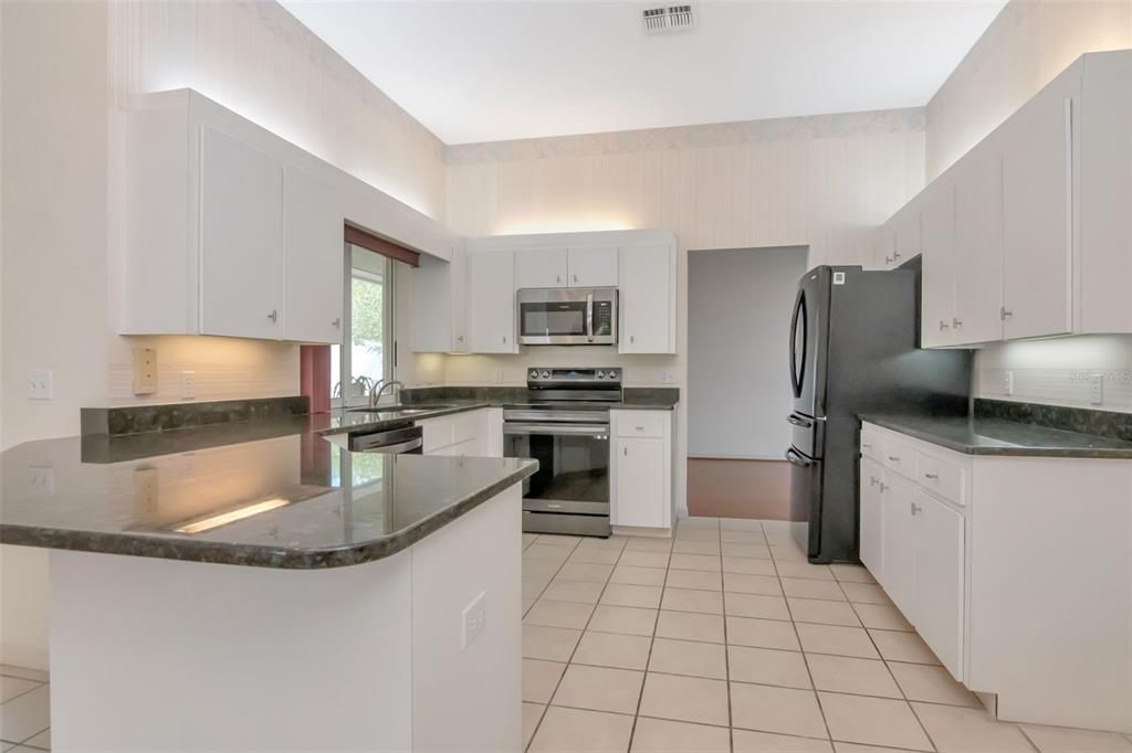 For Sale: $400,000 (4 beds, 2 baths, 2365 Square Feet)