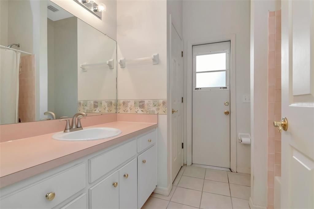 For Sale: $400,000 (4 beds, 2 baths, 2365 Square Feet)