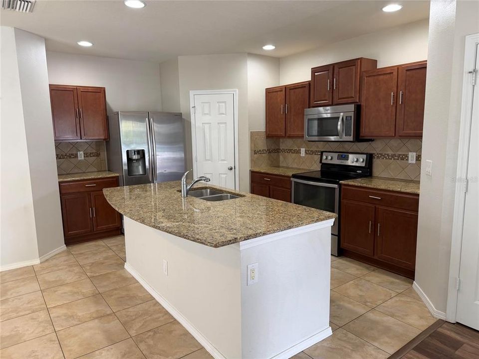 For Rent: $2,200 (2 beds, 2 baths, 1280 Square Feet)