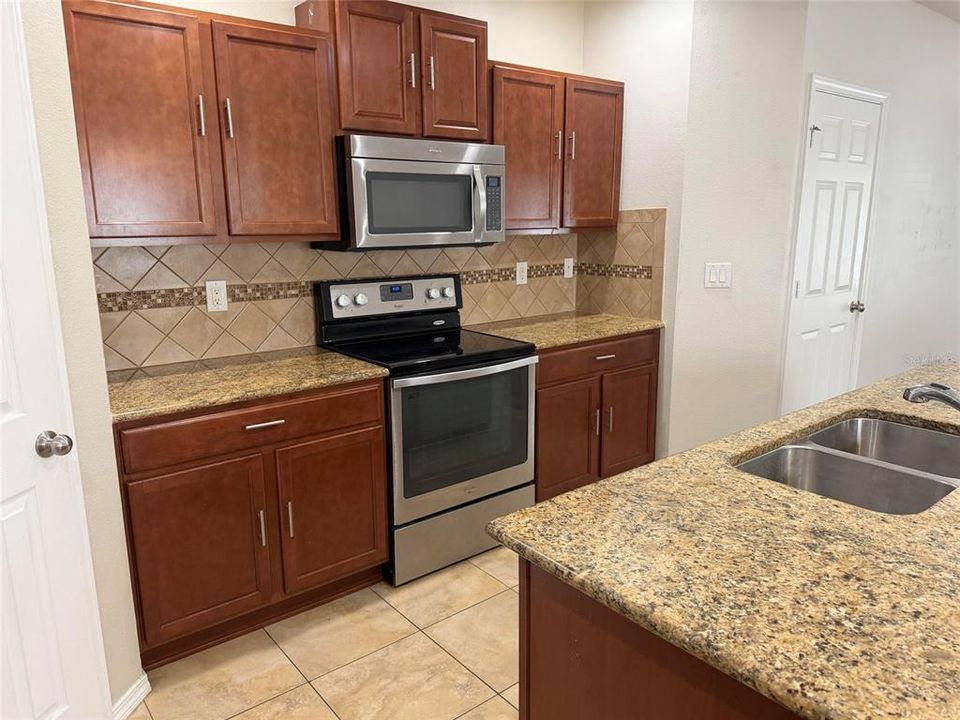 For Rent: $2,200 (2 beds, 2 baths, 1280 Square Feet)