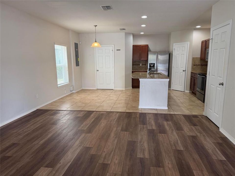 For Rent: $2,200 (2 beds, 2 baths, 1280 Square Feet)