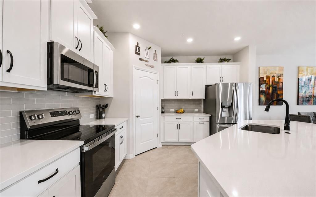 For Sale: $520,000 (3 beds, 2 baths, 1906 Square Feet)