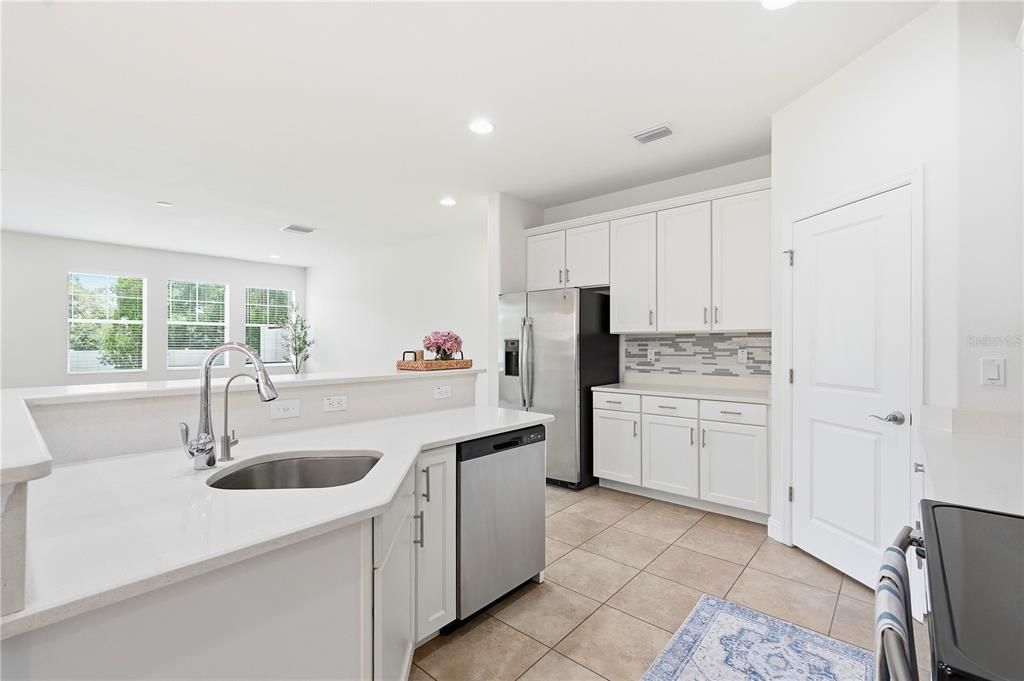 For Sale: $510,000 (3 beds, 3 baths, 2334 Square Feet)