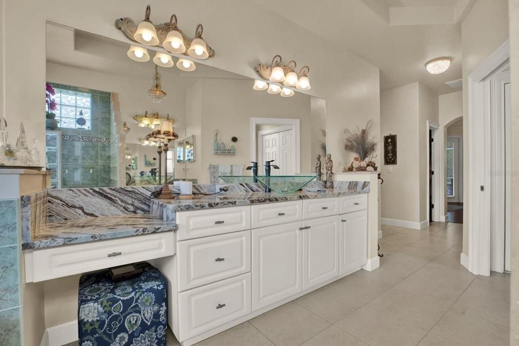 For Sale: $565,000 (3 beds, 3 baths, 2507 Square Feet)